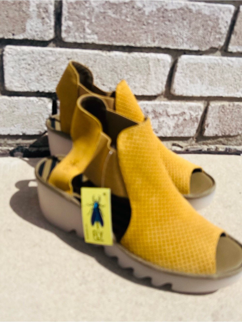 Fly London Yall Cupido
Perforated Peep Toe Cut Out Wedge Heel 39/ 8.5 Yellow NWT - Picture 3 of 9